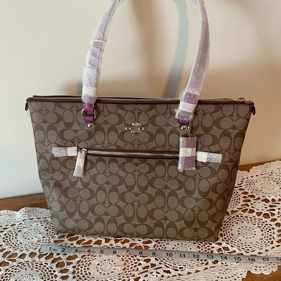 Coach Purse - Picture 9 of 9